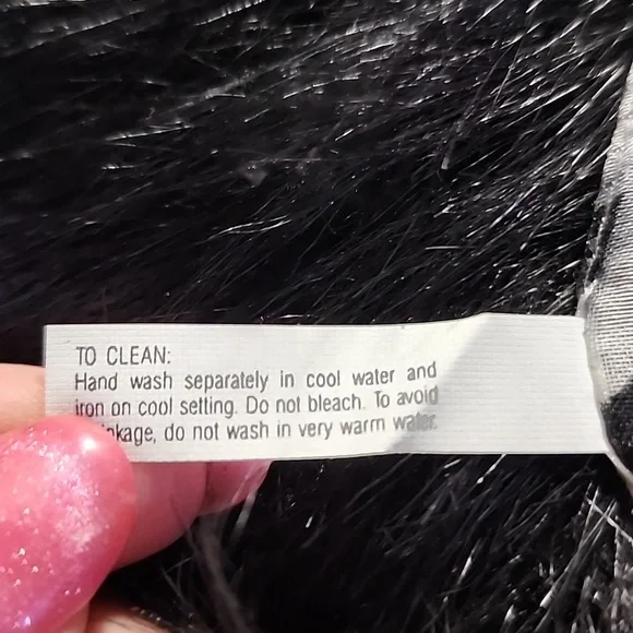 Floral Sheer Scarf with Daisies. Created In ITALY - AVON. - Picture 3 of 5